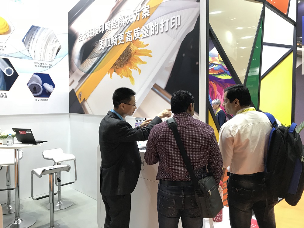 展会期间，FG电子高功能塑料多种展品的优异性能吸引了国内外多位客户的到访咨询。